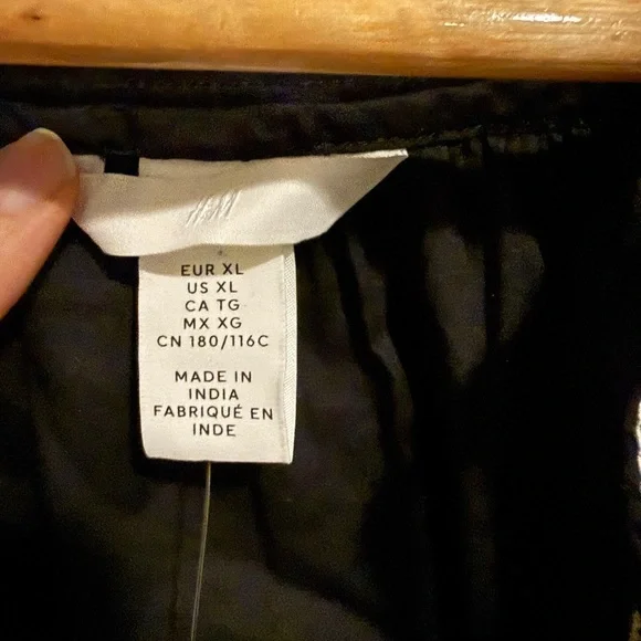 H&M NWT Black Embroidered Blouse Puff Sleeve Contrast Stitch Boho Statement Top - Picture 5 of 12